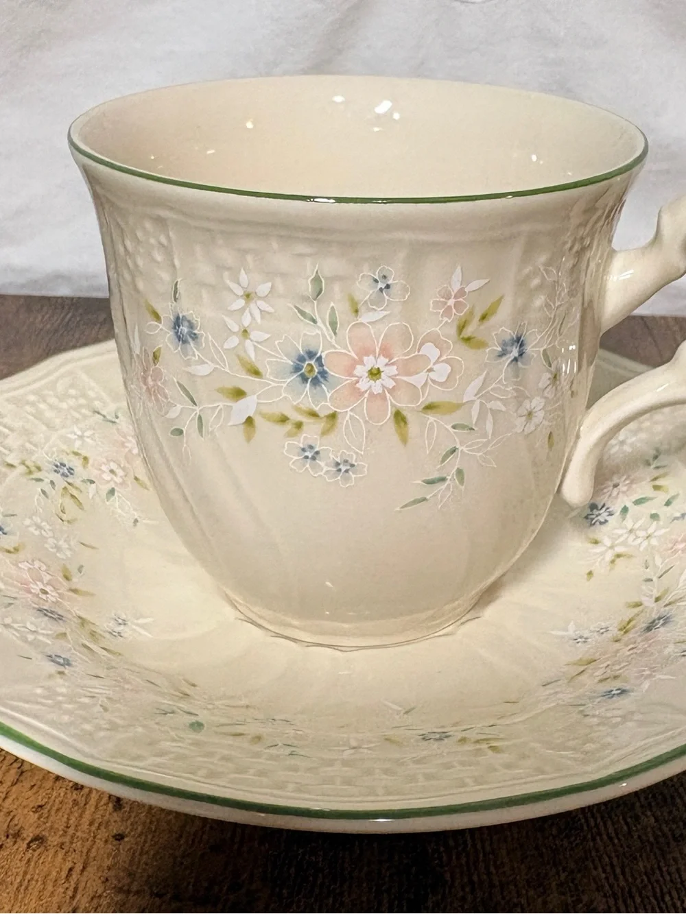 Mikasa Cream Lucille Floral Porcelain Teacup and Saucer Set of 4